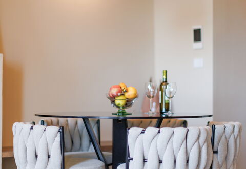 Casa Novecento: Mesa, Mueble, Propiedad, Madera, Naranja, Encendiendo, Diseño De Interiores, Planta, Silla, Piso