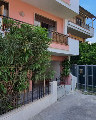 La Butterfly: Planta, Edificio, Ventana, Diseño Urbano, Barrio, Cerca, Barrio Residencial, Fachada, Bienes Raíces, Condominio