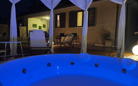 Villa Castelnuovo: Propiedad, Azul, Agua, Ligero, Edificio, Azur, Naturaleza, Sombra, Ventana, Arquitectura