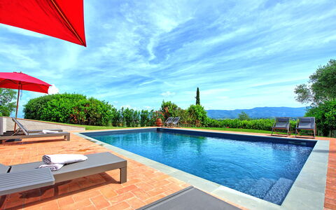 Villa Marliana: Agua, Cielo, Nube, Planta, Piscina, Azur, Árbol, Sombra, Mueble Para Exteriores, Rectángulo