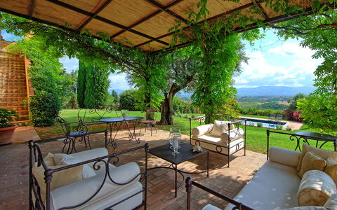 Villa Marliana: Planta, Propiedad, Sombra, Maceta, Diseño De Interiores, Mueble Para Exteriores, Silla, Planta De Casa, Árbol, Mesa