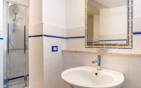 Argentarola House, Porto Santo Stefano, Seaview An: Espejo, Lavabo, Grifo, Arreglo De Tubería, Lavabo Del Baño, Propiedad, Baño, Púrpura, Diseño De Interiores