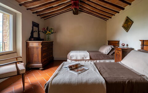 Monticchiello Apartment With Garden, Wifi, Pienza,: Mueble, Cama, Madera, Piso, Habitación, Diseño De Interiores, Suelo, Casa, Lecho, Sábana