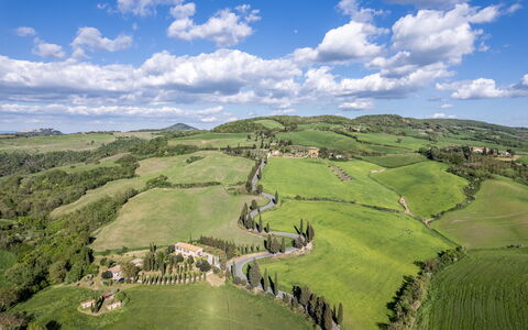 Monticchiello Apartment With Garden, Wifi, Pienza,: Nube, Cielo, Paisaje Natural, Montaña, El Terreno Del Lote, Tierras Altas, Terreno, Cúmulo, Hierba, Paisaje