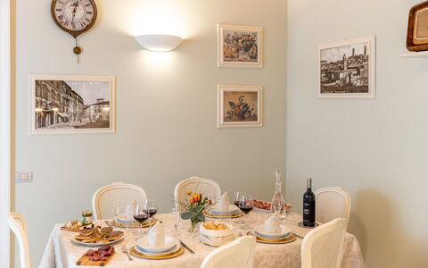 Charming Apartment Cartoni - Città Della Pieve, Um: Mesa, Propiedad, Mueble, Marco, Vajilla, Vajilla, Diseño De Interiores, Textil, Encendiendo, Copa De Vino
