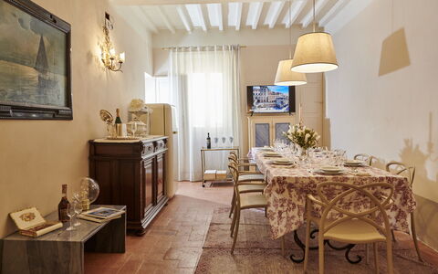 Casa Ada e Sabo: Mesa, Propiedad, Marco, Mueble, Madera, Silla, Encendiendo, Diseño De Interiores, Edificio, Sala