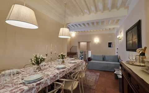 Casa Ada e Sabo: Mesa, Propiedad, Mueble, Marco, Edificio, Diseño De Interiores, Decoración, Silla, Encendiendo, Madera