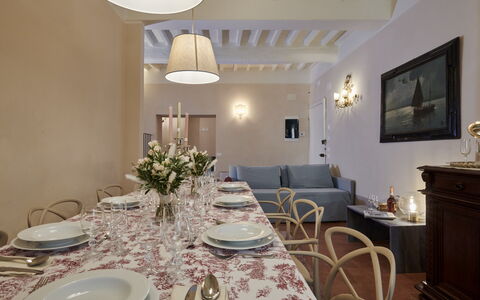 Casa Ada e Sabo: Mesa, Propiedad, Marco, Vajilla, Decoración, Diseño De Interiores, Encendiendo, Planta, Edificio, Vajilla