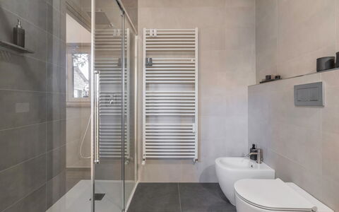 Il Nespolo Charming Apartment Fonterutoli - Siena,: Grifo, Arreglo De Tubería, Baño, Edificio, Diseño De Interiores, Suelo, Piso, Material Compuesto, Pared