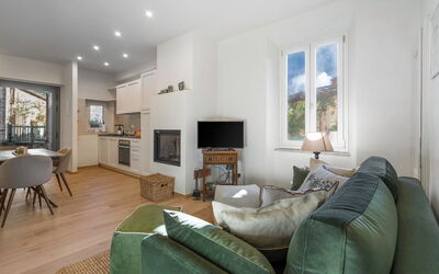 Il Nespolo Charming Apartment Fonterutoli - Siena,: Mesa, Mueble, Marco, Sofá, Propiedad, Diseño De Interiores, Edificio, Madera, Comodidad, Encendiendo