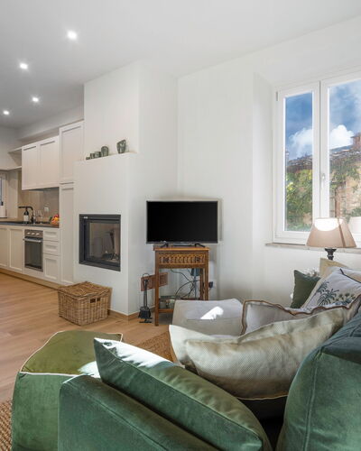 Il Nespolo Charming Apartment Fonterutoli - Siena,: Mesa, Mueble, Marco, Sofá, Propiedad, Diseño De Interiores, Edificio, Madera, Comodidad, Encendiendo