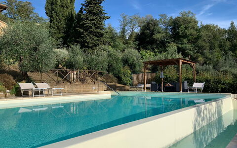 Villa Le Ripe - Gambassi Terme, Toscana: Agua, Nube, Cielo, Propiedad, Planta, Piscina, Azur, Árbol, Sombra, Ocio