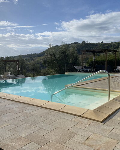 Villa Le Ripe - Gambassi Terme, Toscana: Agua, Nube, Cielo, Los Recursos Hídricos, Piscina, Rectángulo, Mueble Para Exteriores, Árbol, Sombra, Planta