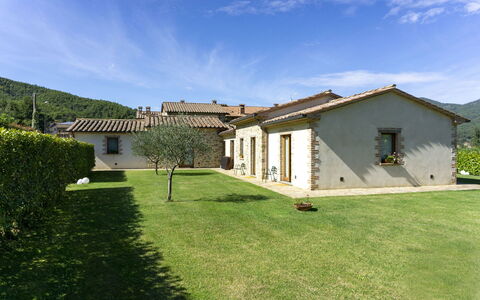 Villa Niccone: Nube, Planta, Cielo, Edificio, Ventana, Casa, El Terreno Del Lote, Hierba, Paisaje