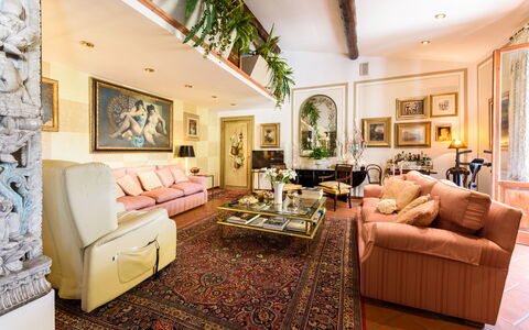 Residenza Del Desco: Mueble, Marco, Propiedad, Sofá, Planta, Comodidad, Decoración, Diseño De Interiores, Suelo, Piso