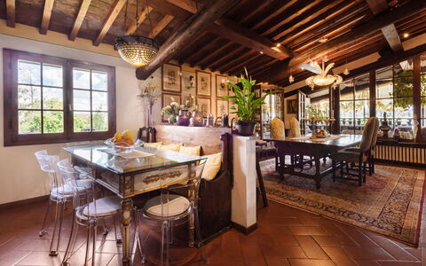 Residenza Del Desco: Mueble, Mesa, Propiedad, Ventana, Silla, Madera, Diseño De Interiores, Planta, Suelo, Bienes Raíces