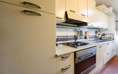 Residenza Del Desco: Gabinetes, Mostrador, Aparato De Cocina, Estufa De Cocina, Estufa De Gas, Cocina, Cajón, Madera, Estufa, Electrodoméstico