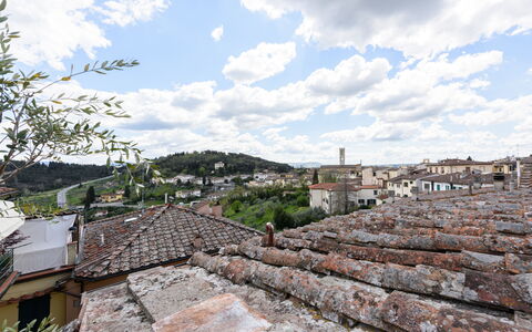 Residenza Del Desco: Nube, Cielo, Madera, Pared, Planta, Paisaje, Cúmulo, Árbol, Ciudad, Horizonte