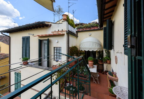 Residenza Del Desco: Planta, Cielo, Ventana, Edificio, Azur, Maceta, Nube, Madera, Planta De Casa, Barrio