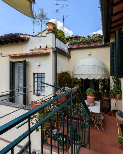 Residenza Del Desco: Planta, Cielo, Ventana, Edificio, Azur, Maceta, Nube, Madera, Planta De Casa, Barrio