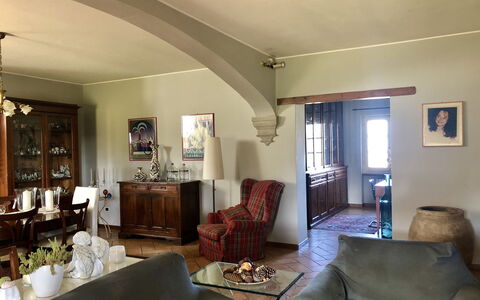 Villa Carsuga: Mueble, Marco, Sofá, Mesa, Madera, Encendiendo, Diseño De Interiores, Silla, Suelo, Sala