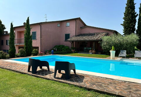 Villa Carsuga: Planta, Cielo, Propiedad, Agua, Edificio, Azur, Árbol, Sombra, Mueble Para Exteriores, Piscina