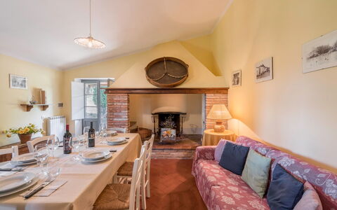 Orcia Panoramic View With Pool: Mesa, Propiedad, Mueble, Sofá, Marco, Silla, Encendiendo, Diseño De Interiores, Madera, Vajilla