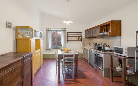 Orcia Panoramic View With Pool: Gabinetes, Propiedad, Mueble, Mostrador, Mesa, Cocina, Madera, Diseño De Interiores, Cajón, Piso