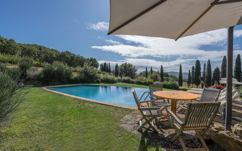 Orcia Panoramic View With Pool: Agua, Planta, Cielo, Mueble, Nube, Piscina, Paraguas, Silla, Azur, Mueble Para Exteriores