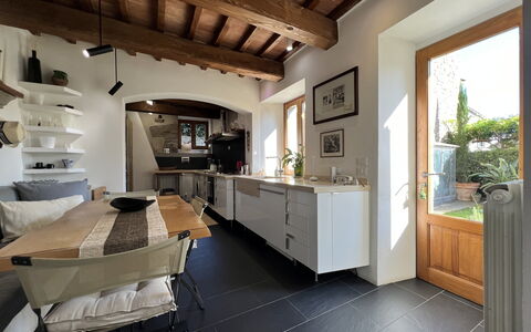 The Architects House: Gabinetes, Mostrador, Maceta, Planta, Edificio, Mesa, Cocina, Sala, Madera, Diseño De Interiores