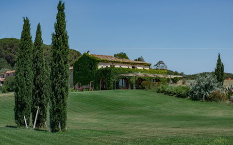 Villa Bagnoli: Cielo, Planta, Paisaje Natural, El Terreno Del Lote, Hierba, Alerce, Árbol, Hojas Perennes, Paisaje, Familia De Las Gramíneas