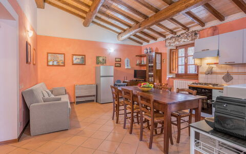 La Vecchia Fornace La Piastra Apartments - Abetone: Mesa, Gabinetes, Madera, Diseño De Interiores, Suelo, Marco, Piso, Cocina, Sala, Mostrador