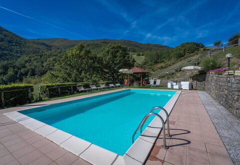 La Vecchia Fornace La Piastra Apartments - Abetone: Agua, Cielo, Edificio, Planta, Nube, Piscina, Azur, Rectángulo, Árbol, Casa