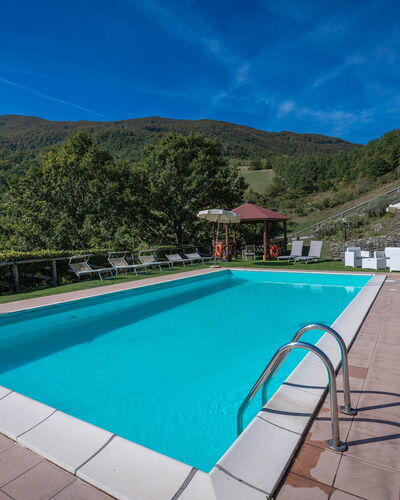 La Vecchia Fornace La Piastra Apartments - Abetone: Agua, Cielo, Edificio, Planta, Nube, Piscina, Azur, Rectángulo, Árbol, Casa