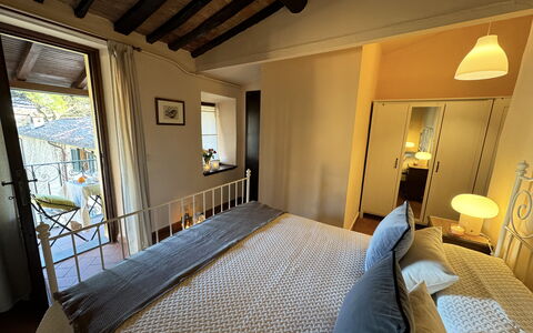 Casa Toto: Cama, Mueble, Habitación, Diseño De Interiores, Suelo, Sábana, Lecho, Madera, Piso, Habitación