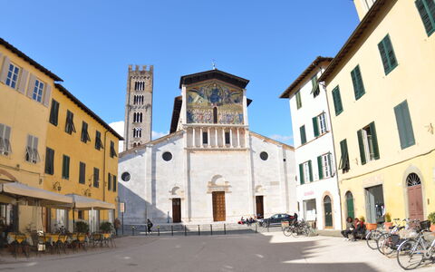Casa Toto: By, Ciudad, Edificio, Arquitectura, Plaza De La Ciudad, Punto De Referencia, Asentamientos Humanos, Barrio, Espacio Publico, Fachada