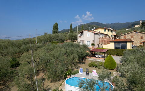 Casa Mimy: Cielo, Planta, Nube, Edificio, Árbol, Ventana, Vegetación, Paisaje, Casa, Barrio Residencial