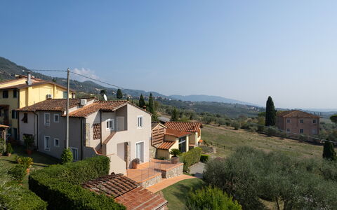 Casa Mimy: Cielo, Edificio, Propiedad, Ventana, Planta, Casa, Árbol, Diseño Urbano, Barrio Residencial
