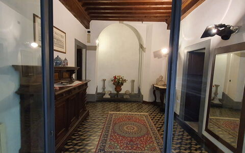 La Colonna: Marco, Gabinetes, Planta De Casa, Edificio, Madera, Diseño De Interiores, Arquitectura, Piso, Mesa, Suelo