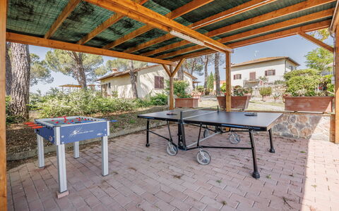 Anilde, Holiday Home with Pool, Wifi, Tuscany: Mesa, Planta, Mueble, Edificio, Mesa Al Aire Libre, Madera, Árbol, Sombra, Mueble Para Exteriores, Diseño De Interiores