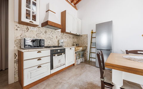 Anilde, Holiday Home with Pool, Wifi, Tuscany: Gabinetes, Mostrador, Mueble, Edificio, Cajón, Madera, Cajonera, Cocina, Arquitectura, Diseño De Interiores