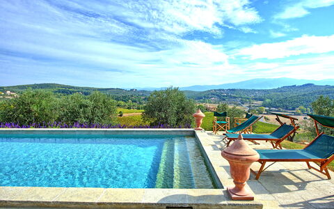 Villa Cona: Agua, Nube, Cielo, Planta, Piscina, Azul, Azur, Mueble Para Exteriores, Árbol, Rectángulo