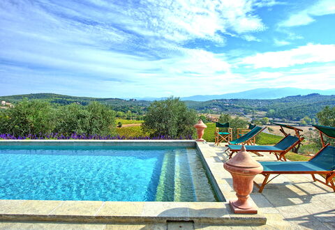 Villa Cona: Agua, Nube, Cielo, Planta, Piscina, Azul, Azur, Mueble Para Exteriores, Árbol, Rectángulo