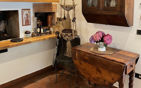 Molin Barletta, Private Pool, Nature - Marliana, T: Mueble, Diseño De Interiores, Madera, Piso, Suelo, Encendiendo, Habitación, Manchas De Madera, Cocina, Estantería