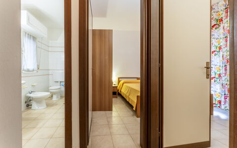 Giannella Beach Residence Apartment - Giannella, G: Madera, Edificio, Suelo, Puerta, Piso, Lavabo, Casa, Baño, Arreglo De Tubería