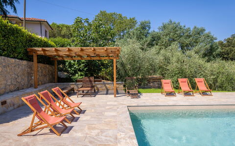 Casale Marittimo 400: Piscina, Mueble Para Exteriores, Mueble, Sombra, Recurso, Material Compuesto, Losa, Eco Hotel, Silla, Maceta