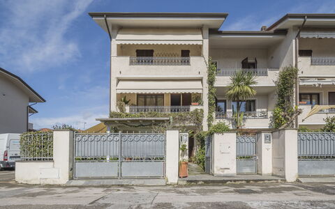 La Bouganville, Forte Dei Marmi, Private Garden, W: Barrio Residencial, Barrio, Departamento, Casa, Asentamientos Humanos, Diseño Urbano, Balcón, Suburbio, Condominio, Entrada De Coches