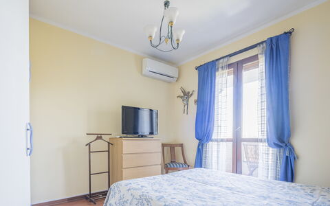 La Bouganville, Forte Dei Marmi, Private Garden, W: Azul, Mueble, Diseño De Interiores, Madera, Suelo, Habitación, Piso, Habitación, Cama, Techo