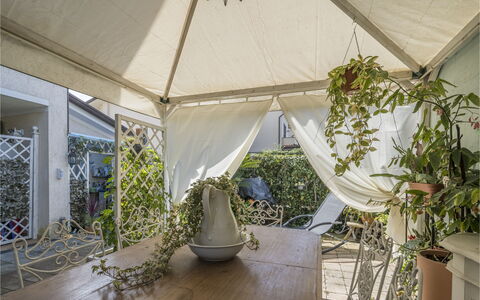 La Bouganville, Forte Dei Marmi, Private Garden, W: Maceta, Sombra, Estructura Al Aire Libre, Silla, Jardín, Planta De Casa, Mueble Para Exteriores, Patio, Patio, Yarda