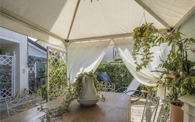 La Bouganville, Forte Dei Marmi, Private Garden, W: Maceta, Sombra, Estructura Al Aire Libre, Silla, Jardín, Planta De Casa, Mueble Para Exteriores, Patio, Patio, Yarda